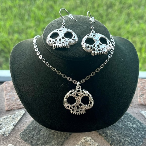 skull set earrings & necklace goth halloween silver plated & stainless steel - Picture 10 of 12